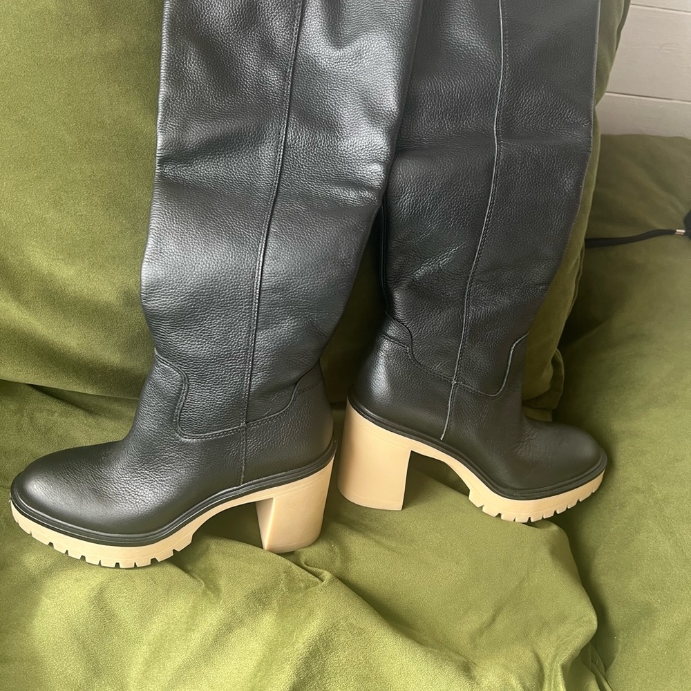 Corry H2O black leather boots